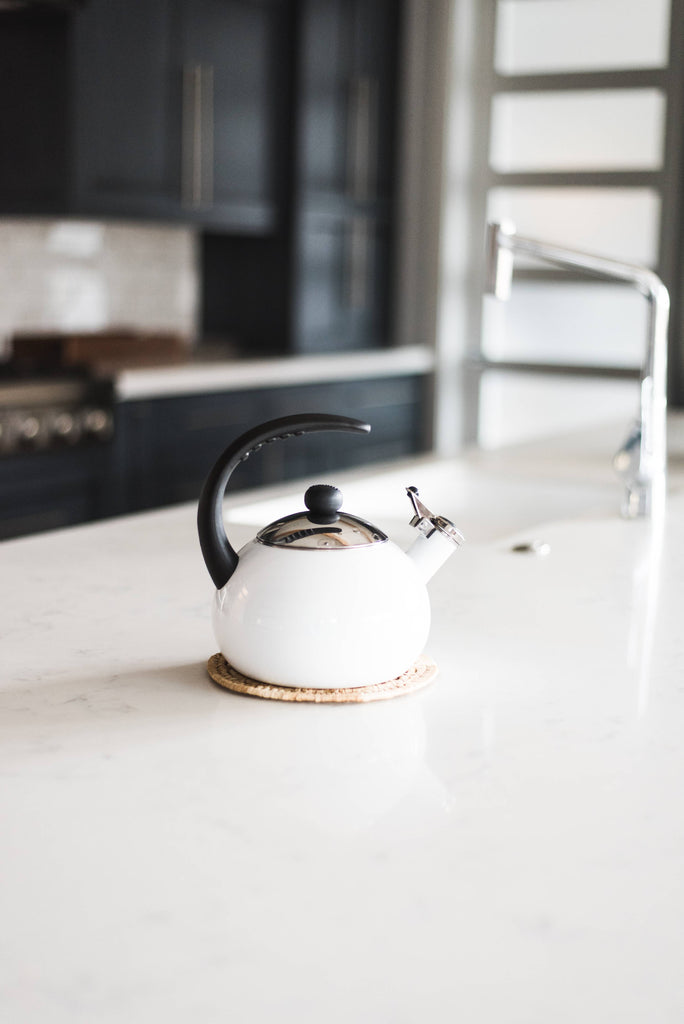 Luna Porcelain Enamel 2.5 Quart White Tea Kettle