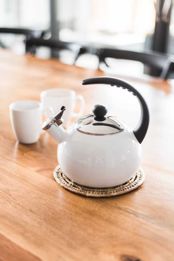 Luna Porcelain Enamel 2.5 Quart White Tea Kettle