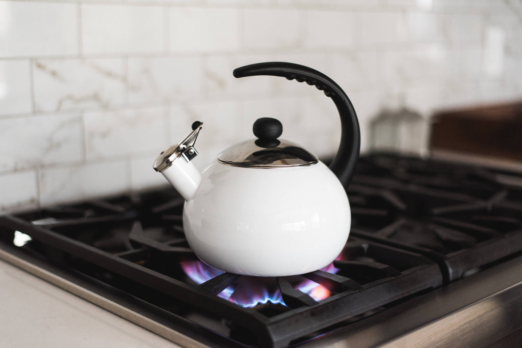 Luna Porcelain Enamel 2.5 Quart White Tea Kettle