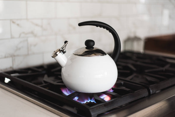 Luna Porcelain Enamel 2.5 Quart White Tea Kettle