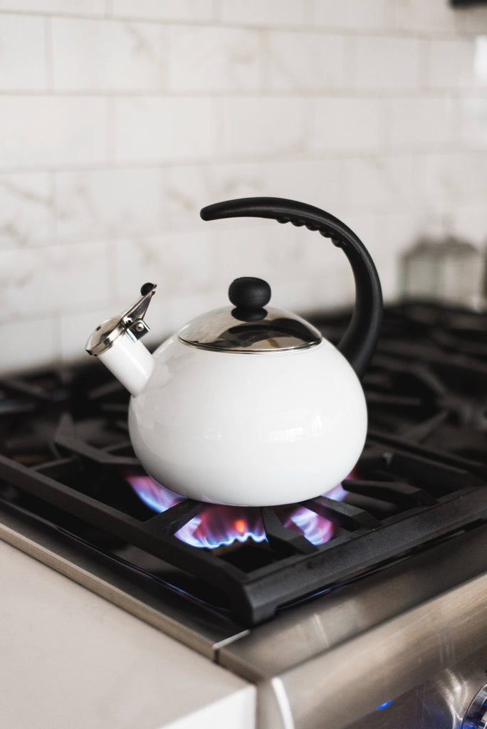 Luna Porcelain Enamel 2.5 Quart White Tea Kettle