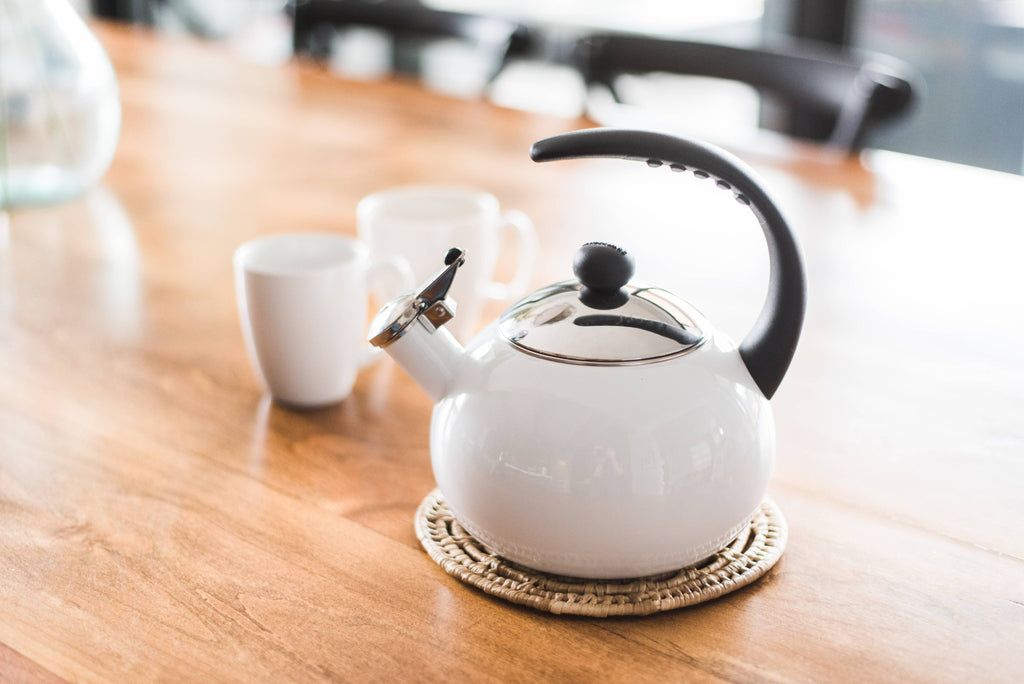 Luna Porcelain Enamel 2.5 Quart White Tea Kettle