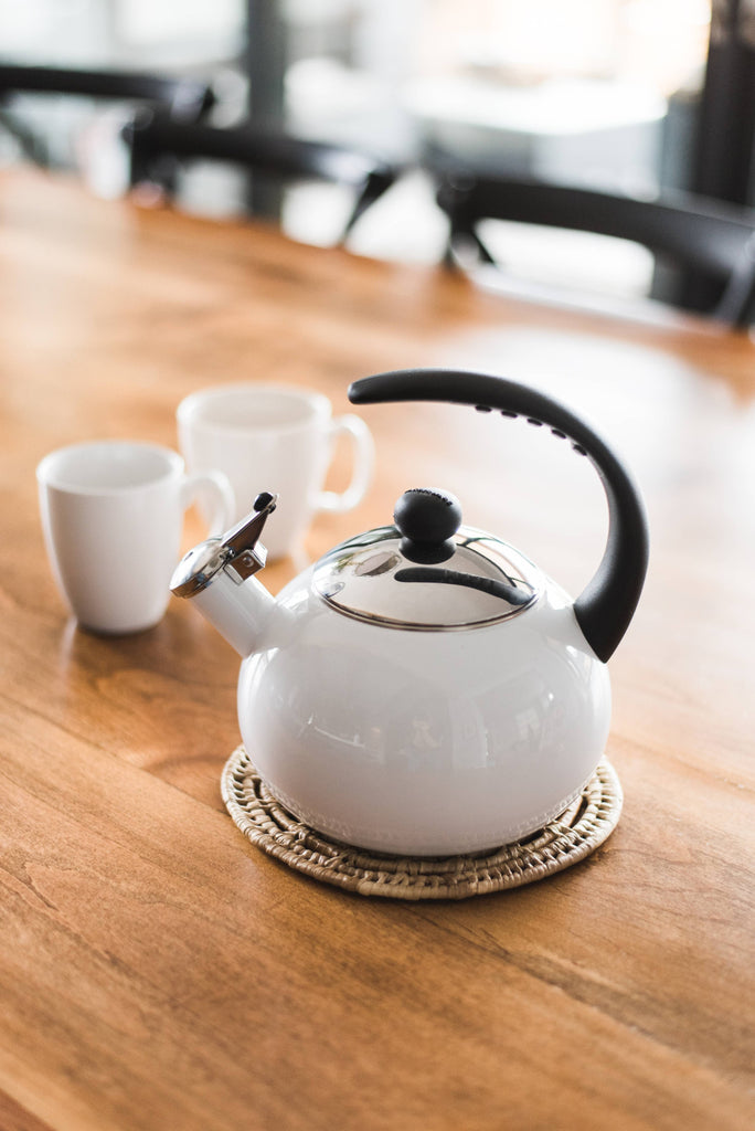 Luna Porcelain Enamel 2.5 Quart White Tea Kettle
